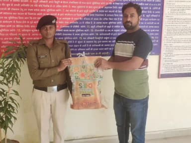 गया टाउन सीडी ब्लॉक: नई दिल्ली महाबोधि एक्सप्रेस में नवादा के यात्री का छूटा थैला, गया आरपीएफ ने सुरक्षित लौटाया