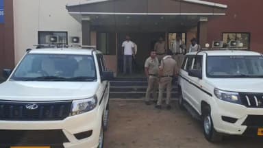 खंडवा नगर: नगर निगम ने स्विमिंग पूल पर जड़ा ताला, देव स्विमिंग पूल का ठेका दिया गया था, मैनेजर ने किया कब्ज़ा