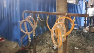 खंडवा नगर: कमर्शियल गैस की किल्लत से होटल संचालक परेशान, इलेक्ट्रिक भट्टी इस्तेमाल करने पर हुए मजबूर, गैस पर सख्ती