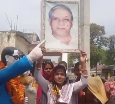 बांसी: बांसी के सोनारी मोहल्ले में समाजसेविका माधुरी गौतम द्वारा आयोजित किया गया कांशीराम का जन्मदिवस कार्यक्रम