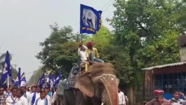 ବରଗଡ: କୋର୍ଟ ପରିସର ସ୍ଥିତ ଆମ୍ବେଦକରଙ୍କ ପ୍ରତିମୂର୍ତ୍ତିରେ ଶ୍ରଦ୍ଧାଞ୍ଜଳି ଅର୍ପଣ ଓ ବହୁଜନ ସମାଜବାଦୀ ପାର୍ଟିର ସଂସ୍ଥାପକଙ୍କ ଜୟନ୍ତୀ ପାଳନ କରାଗଲା