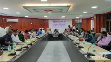 जामताड़ा: समाहरणालय में उपायुक्त ने नगर परिषद के विजयी उम्मीदवारों को पद एवं गोपनीयता की शपथ दिलाई