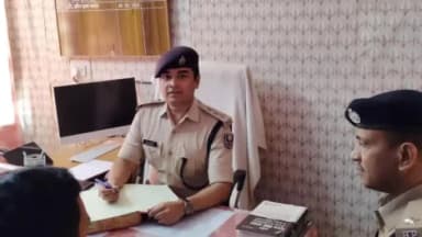 इस्लामपुर: एसडीपीओ ने किया इस्लामपुर थाना का वार्षिक निरीक्षण, लंबित मामलों के शीघ्र निपटारे का दिया निर्देश