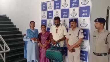 सागर नगर: सागर: सीसीटीवी कंट्रोल रूम की तत्परता से महिला का ऑटो में छूटा बैग मिला, चेक और चाबियां सुरक्षित बरामद