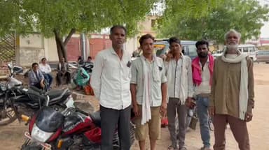 महोबा: गंज गांव में 19 वर्षीय युवक की आत्महत्या का मामला, परिजनों का आरोप- मुआवजा न मिलने से हुई मौत