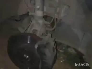 गुरुग्राम: गुरुग्राम में मॉल के बाहर से XUV के चारों टायर चोरी, शॉपिंग करने आया युवक, ईंटों पर खड़ी मिली कार