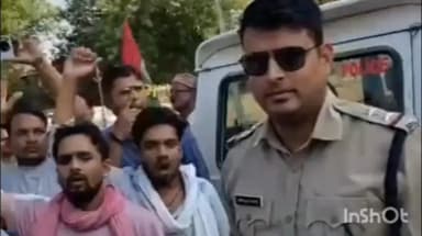 त्योंथर: पूर्व सरपंच पर हमले के बाद पनवार थाने का घेराव, समाजवादियों को 4 दिन में आरोपियों को पकड़ने का आश्वासन