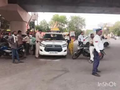 राजनांदगांव: शहर के विभिन्न क्षेत्रों में यातायात नियमों का उल्लंघन करने वाले 104 वाहन चालकों से ₹38,500 जुर्माना वसूल किया गया