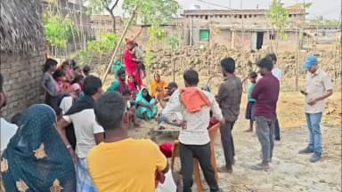 जमुई: ऑटो चालक की हत्या मामले में पीड़ित परिवार से मिलने पहुंचे समहसेवी गौरव सिंह राठौर, पुत्र को नौकरी और मुआवजे की की मांग