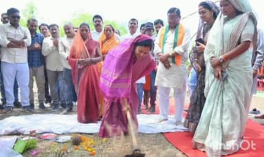 सूरजपुर: जिले में मंत्री लक्ष्मी राजवाड़े ने 13.22 करोड़ के विकास कार्यों का शुभारंभ किया, सड़क-पुल से बदलेगी तस्वीर