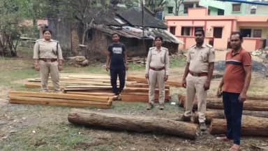 ଅନୁଗୋଳ: ଶିମିଳିପାଳ ନିକଟରୁ ବିପୁଳ ପରିମାଣରେ ଶାଳ ଓ ଶାଗୁଆନ କାଠ ସହିତ ପଟା ଜବତ