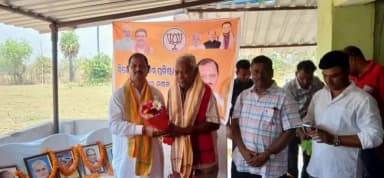 ପାଲଲହଡା: ଖମାର ବିଜେପି ପକ୍ଷରୁ ହେଉଥିବା କାର୍ଯ୍ୟକ୍ରମରେ ଯୋଗ ଦେଲେ ବିଧାୟକ ଅଶୋକ ମହାନ୍ତି