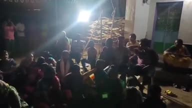 ମୋହନା: ଜଙ୍ଗଲକୁ ନିଆଁ ଦାଉରୁ ରକ୍ଷା କରିବା ପାଇଁ ଡମ୍ବାପୁର ରେ ସଚେତନତା ଶିବିର ଅନୁଷ୍ଠିତ ।