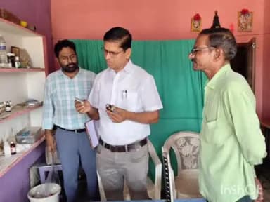 అశ్వారావుపేట: ములకలపల్లి మండలంలో ఫస్ట్ ఎయిడ్ సెంటర్లను ఆకస్మికంగా తనిఖీలు చేసి నోటీసులు అందించిన జిల్లా వైద్య ఆరోగ్యశాఖ అధికారి