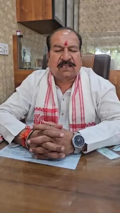 विधायक नीमच श्री दिलीप सिंह परिहार ने स्वयं भरा जनगणना फॉर्म।
नागरिकों से डिजिटल माध्यम से "स्व-गणना" सुविधा का लाभ लेन...