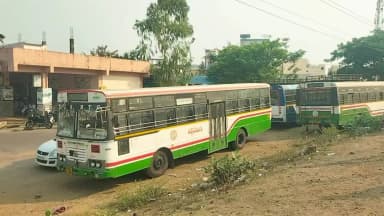 భూపాలపల్లి: ఆర్టీసీ కార్మికుల సమ్మెతో డిపోకే పరిమితం అయిన బస్సులు, ఇబ్బందులు పడుతున్న ప్రయాణీకులు