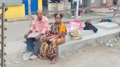 কালনা ১: নামের বানান ভুলে ট্রাইব্যুনাল থেকে বাদ, এফিডেভিটের জন্য রাত জেগে ভিড় কালনা আদালতে