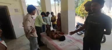 कुमारखंड: कुमारखंड मोड़ के पास बाइक चालक बाइक से गिरकर हुआ घायल