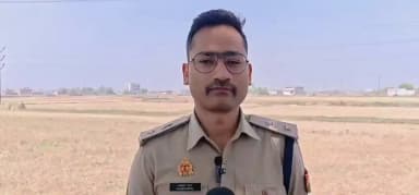 थाना अलीनगर अन्तर्गत ग्राम एकौनी में एक बाउंड्री वाल के अंदर एक अज्ञात व्यक्ति उम्र लगभग 25 वर्ष का अधजला शव मिला है। प्...