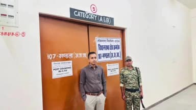 मंडला: कलेक्टर-जिला निर्वाचन अधिकारी राहुल नामदेव घोटे ने शासकीय पॉलिटेक्निक कॉलेज स्थित ईवीएम वेयरहाउस का किया निरीक्षण