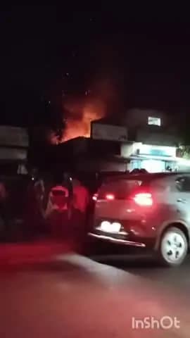 बहराइच: जीआईसी के पास बाइक की गद्दी बनाने वाली दुकान में लगी भीषण आग, लाखों का हुआ नुकसान