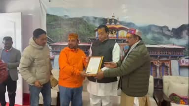 जोशीमठ: उद्योगपति महेन्द्र शर्मा ने बीकेटीसी को 1.01 करोड़ का चेक बदरीनाथ धाम में सौंपा, अध्यक्ष हेमंत द्विवेदी ने जताया आभार