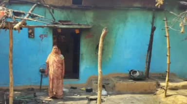 केतार: शॉर्ट सर्किट से लगी भीषण आग में गरीब परिवार का घर और अनाज जलकर राख