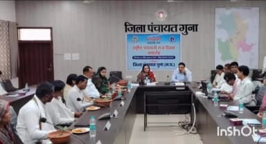 गुना: जिला पंचायत कार्यालय में राष्ट्रीय पंचायती राज दिवस पर कार्यक्रम, अधिकारी, कर्मचारी व जनप्रतिनिधि शामिल हुए