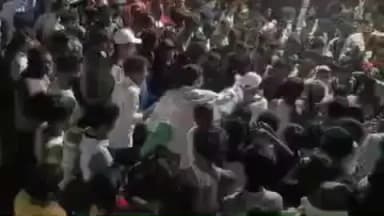 बिहार: सूफी नगर में सोहन मिया का शव पहुंचने पर लोगों का आक्रोश, प्रशासन के खिलाफ नारे लगाए