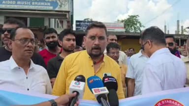 পূব ডিব্ৰুগড়: শ্ৰম পৰিদৰ্শক গৰাকীয়ে মৰাণৰ ব্যৱসায়ী সকলক যথেষ্ট হাৰাশাস্তি কৰিছে এই মন্তব্য মৰাণ ব্যৱসায়ী সন্থাৰ সভাপতি মযূৰ বৰা