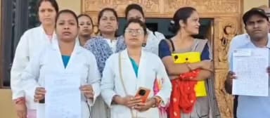 दंतेवाड़ा: प्रोत्साहन राशि की मांग को लेकर स्वास्थ्य कर्मी और मितानिन पहुंचे कलेक्टर कार्यालय