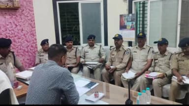 बुरहानपुर नगर: नगर पुलिस अधीक्षक ने थाना शिकारपुरा में विवेचकों के साथ अपराध समीक्षा बैठक की, निर्देश दिए