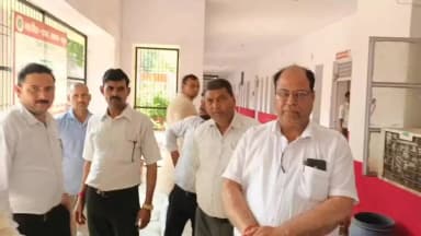 छाता: छाता तहसील परिसर में गंदगी का अंबार, बंद शौचालय पर वकीलों का फूटा गुस्सा