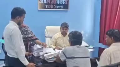 इटाढ़ी: इटाढ़ी अंचल कार्यालय में भूमि विवाद निपटारा कैंप आयोजित, 2 मामलों का हुआ निपटारा