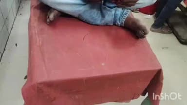 एटा: अज्ञात जगह पर सड़क दुर्घटना में घायल युवक को मेडिकल कॉलेज लाया गया, बताया जा रहा है कि वह शराब के नशे में था, इलाज जारी