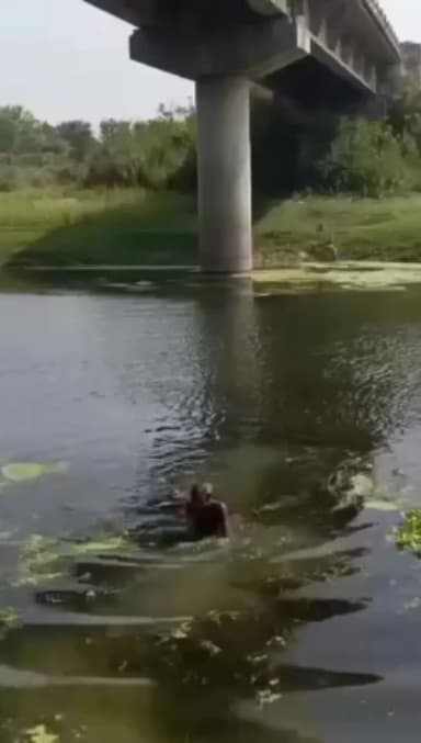 🚨 BREAKING NEWS 🚨
📍 सिधौली सर्किल | कमलापुर थाना क्षेत्र
🌊 सराय नदी में मिला अज्ञात शव
👮♂️ पुलिस ने शुरू की पहचान