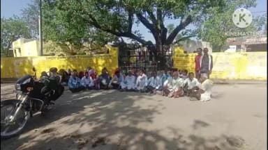 खानपुर: बैसार गाँव में मनरेगा की साइड नहीं चलने से परेशान श्रमिकों ने ग्राम पंचायत के सामने किया धरना प्रदर्शन