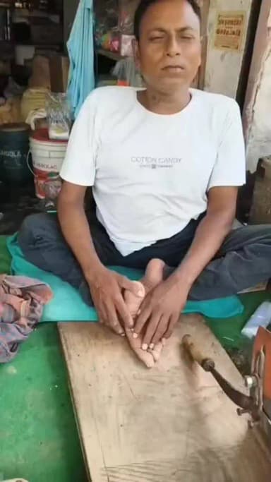 *राशन कार्ड मिलने से गरीब दिव्यांग मोहम्मद नौशाद अली को मिल रहा नियमित अनाज, जिला प्रशासन के प्रति जताया तहे दिल से आभार...