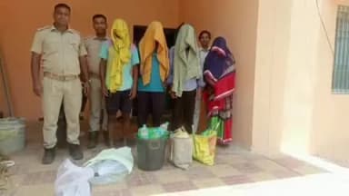 ସୁନ୍ଦରଗଡ: ଡିଷ୍ଟ୍ରିକ୍ଟ ମୋବାଇଲ ୟୁନିଟର ଟାଉନ ଥାନା ଓ ସଦର ଥାନା ଅଞ୍ଚଳରେ ଅବକାରୀ ଚଢାଉ, ଜଣେ ମହିଳା ଅଭିଯୁକ୍ତ ସମେତ 4 ଅଭିଯୁକ୍ତ ଗିରଫ