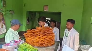 तिसरी: फूड सेफ्टी टीम ने विभिन्न होटलों और ठेलों का निरीक्षण किया