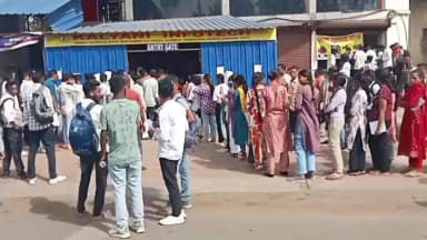 गोविंदपुर: गोविंदपुर में SSC GD परीक्षा शुरू, गर्मी से छात्र बेहाल, इन्फोटेक सेंटर पर छांव और पानी की किल्लत