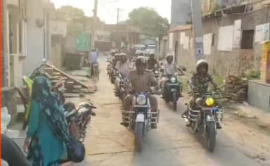 बैरगनियां: बकरीद को लेकर बैरगनिया में पुलिस और एसएसबी का फ्लैग मार्च, सुरक्षा व्यवस्था का जायजा लिया