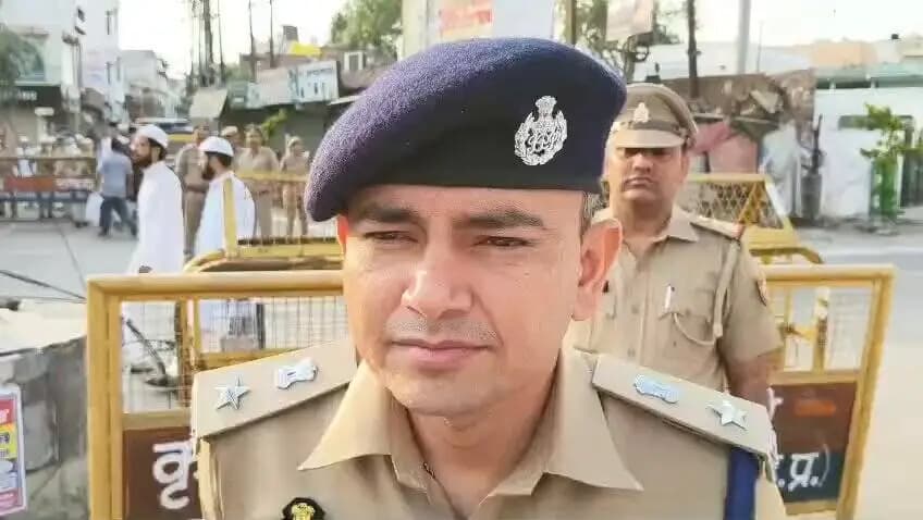 "ईद त्यौहार के दृष्टिगत #एसपीˍरामपुर द्वारा आमजन से आपसी सौहार्द एवं भाईचारे के साथ शान्तिपूर्वक त्यौहार मनाने की अपील" ...