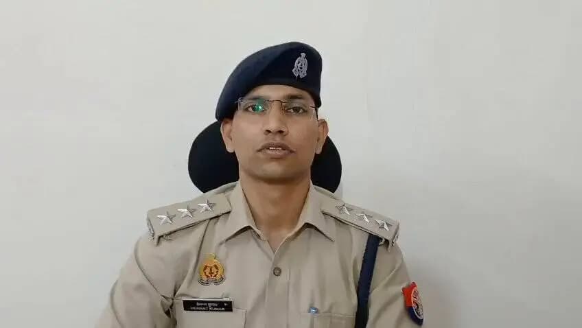 #ShamliPolice
थाना कैराना पुलिस द्वारा थाना क्षेत्रान्तर्गत ग्राम गोगवान में विद्युत कर्मचारी के साथ मारपीट कर जानलेवा ...