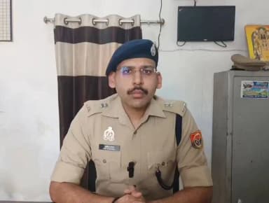 #Aligarhpolice
थाना सासनीगेट- अवगत करवाना है कि आज सासनी गेट चौराहे पर कुछ युवकों द्वारा मोटरसाइकिल को, ट्रैक्टर को बहुत...