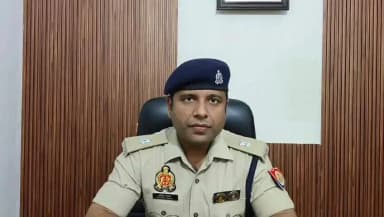थाना कुरावली कस्बा सदर बाजार क्षेत्र अंतर्गत सेल्समेन एवं ग्राहकों के बीच किसी बात को लेकर वाद विवाद होने एवं अज्ञात बाइ...