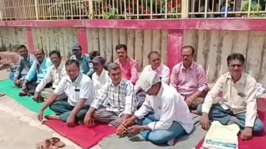 ધરમપુર: જિલ્લા વિજ્ઞાન કેન્દ્ર ખાતે જુના સિક્યુરિટી ગાર્ડને ફરી નોકરી પર લેવાની માંગ સાથે ધરણા પ્રદેશન યોજાયા