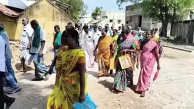 திருச்சுழி: உளக்குடி கூட்டுறவு வங்கியை முற்றுகையிட்ட விவசாயிகள் பயிர் கடனை முழுமையாக தள்ளுபடி செய்ய வலியுறுத்தி ஆர்ப்பாட்டம்