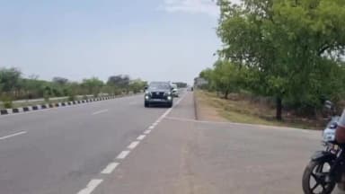 मऊरानीपुर: हरिद्वार से लौटे बागेश्वर धाम के पीठाधीश्वर का भक्तों ने झांसी से मऊरानीपुर तक किया भव्य स्वागत, 21 दिन की तपस्या के बाद