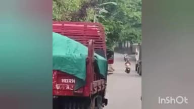 കോഴിക്കോട്: സ്കൂൾ സമയം നിയന്ത്രണം തെറ്റിച്ച് എത്തിയ ടിപ്പർ ലോറികൾ തടഞ്ഞു നാട്ടുകാർ, കാരശ്ശേരിയിലാണ് സംഭവം